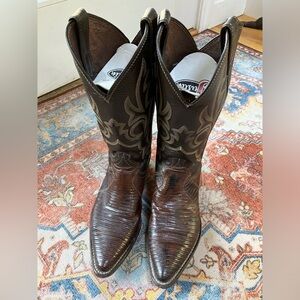 Justin Boots - women’s size 7B - style  L4711.